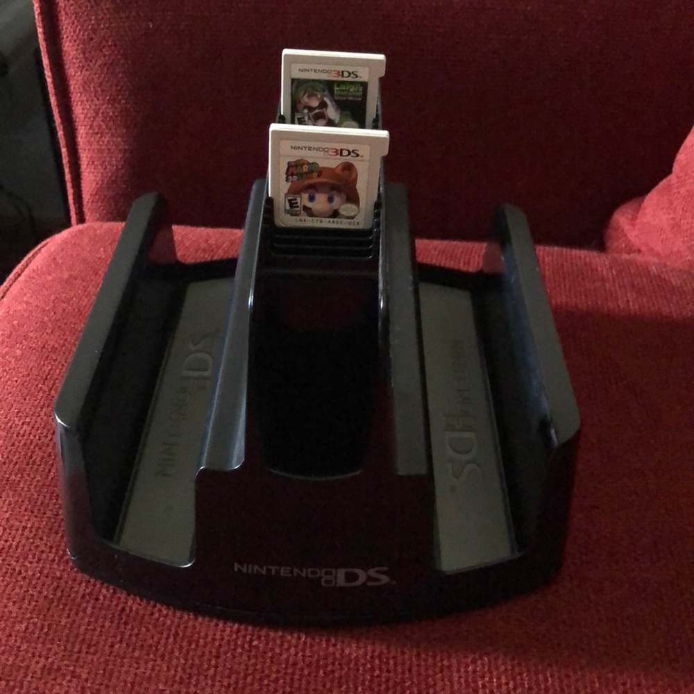 🔴SOLD🔴Nintendo DS/3DS/XL Stand/Storage